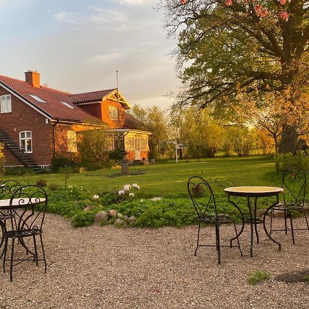 Villa Sandby B&B Borrby Eksteriør bilde